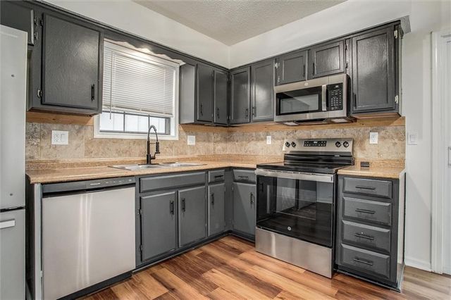 13908 Dundee Circle, Grandview, MO 64030