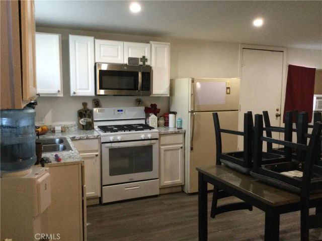 332 W 11th, Perris, CA 92570