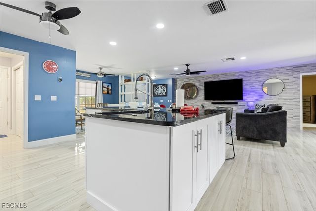 2008 NE 15th ST, Cape Coral, FL 33909