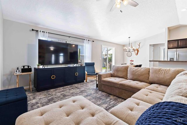 588 Gateway Ave, Middleton, ID 83644