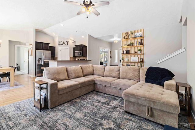 588 Gateway Ave, Middleton, ID 83644