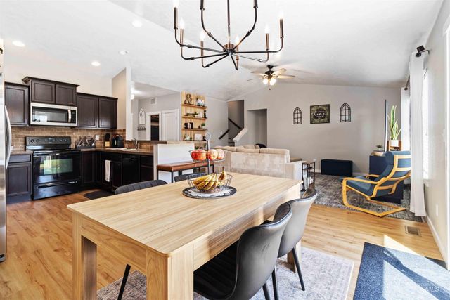 588 Gateway Ave, Middleton, ID 83644