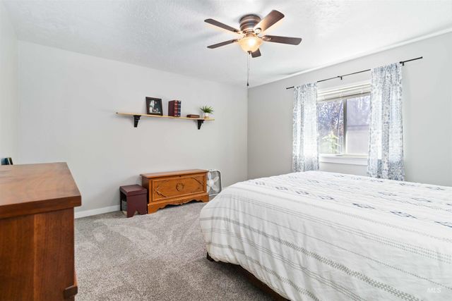 588 Gateway Ave, Middleton, ID 83644