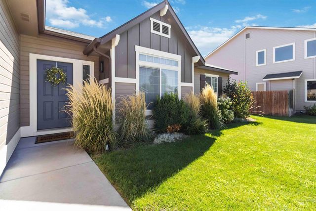 588 Gateway Ave, Middleton, ID 83644