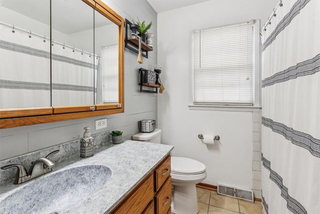 202 NE Crestmoor Place, Ankeny, IA 50021