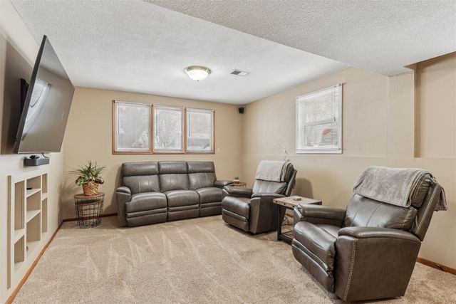 202 NE Crestmoor Place, Ankeny, IA 50021