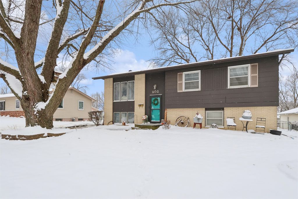 202 NE Crestmoor Place, Ankeny, IA 50021