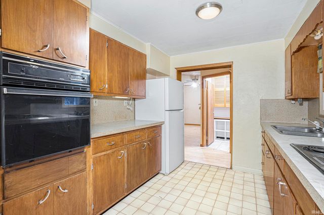 61980 Mayflower Road, South Bend, IN 46614