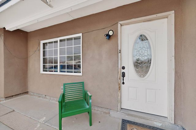 1233 Jenaro Street SW, Albuquerque, NM 87121