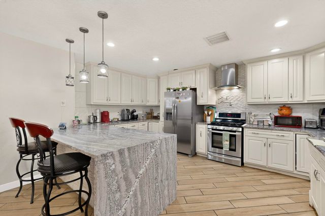 1233 Jenaro Street SW, Albuquerque, NM 87121