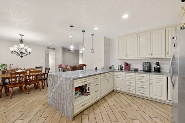 1233 Jenaro Street SW, Albuquerque, NM 87121