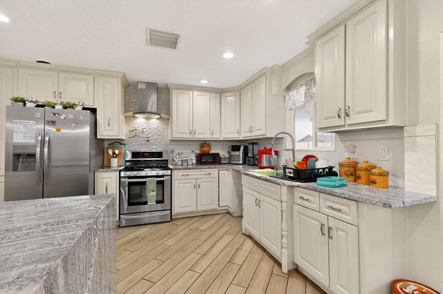 1233 Jenaro Street SW, Albuquerque, NM 87121