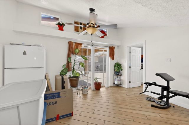 1233 Jenaro Street SW, Albuquerque, NM 87121