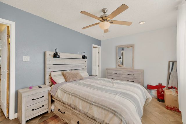 1233 Jenaro Street SW, Albuquerque, NM 87121