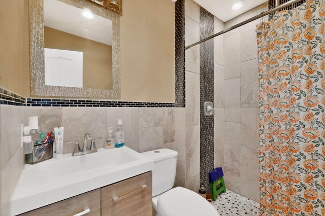 1233 Jenaro Street SW, Albuquerque, NM 87121