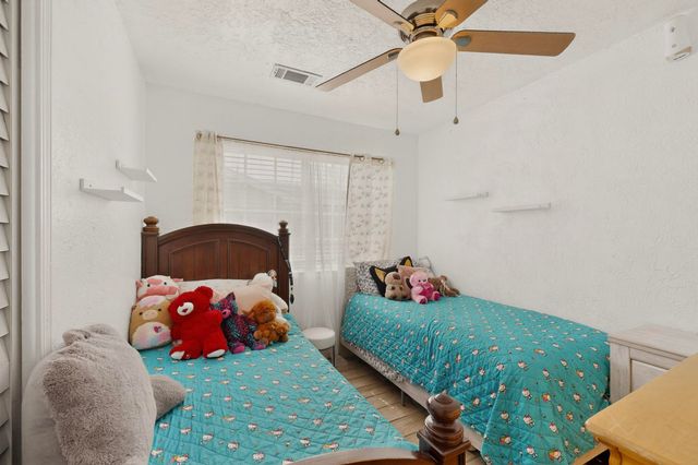 1233 Jenaro Street SW, Albuquerque, NM 87121