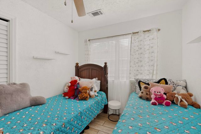 1233 Jenaro Street SW, Albuquerque, NM 87121