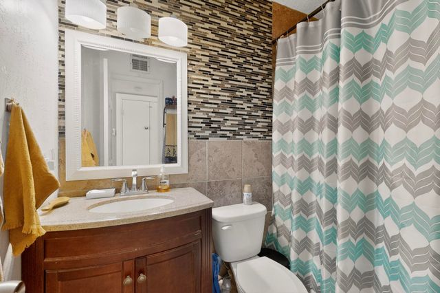 1233 Jenaro Street SW, Albuquerque, NM 87121