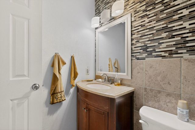 1233 Jenaro Street SW, Albuquerque, NM 87121