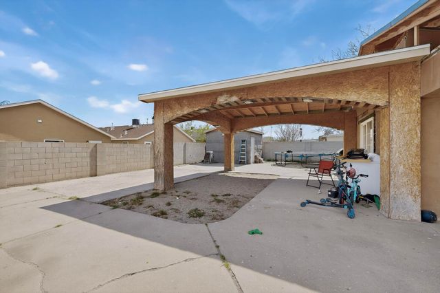 1233 Jenaro Street SW, Albuquerque, NM 87121