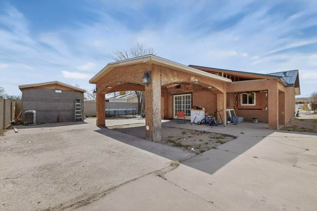 1233 Jenaro Street SW, Albuquerque, NM 87121