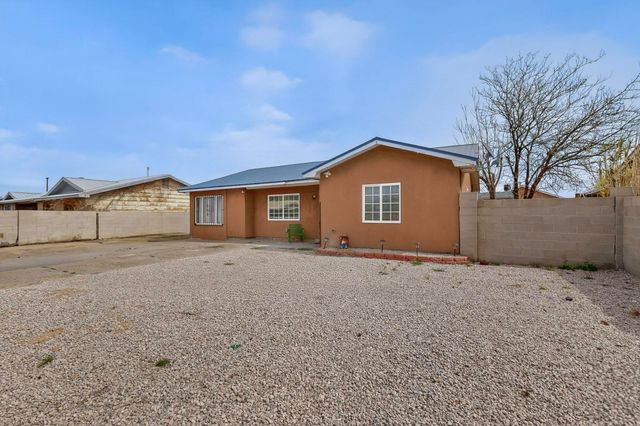1233 Jenaro Street SW, Albuquerque, NM 87121
