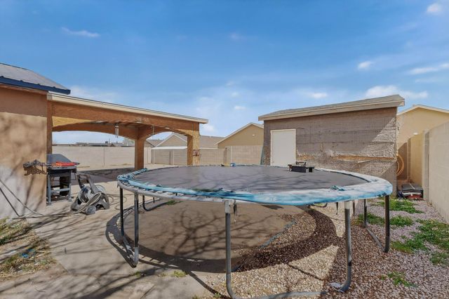 1233 Jenaro Street SW, Albuquerque, NM 87121