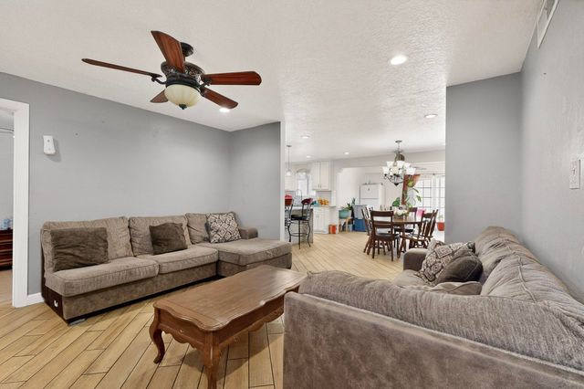 1233 Jenaro Street SW, Albuquerque, NM 87121