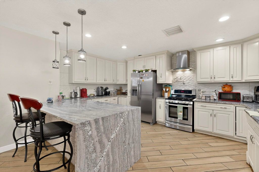 Image 13 of property listing at 1233 Jenaro Street SW, Albuquerque, NM 87121