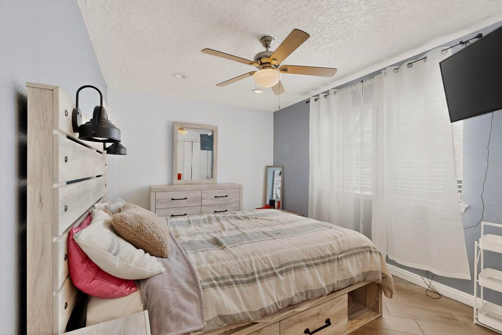 Image 19 of property listing at 1233 Jenaro Street SW, Albuquerque, NM 87121