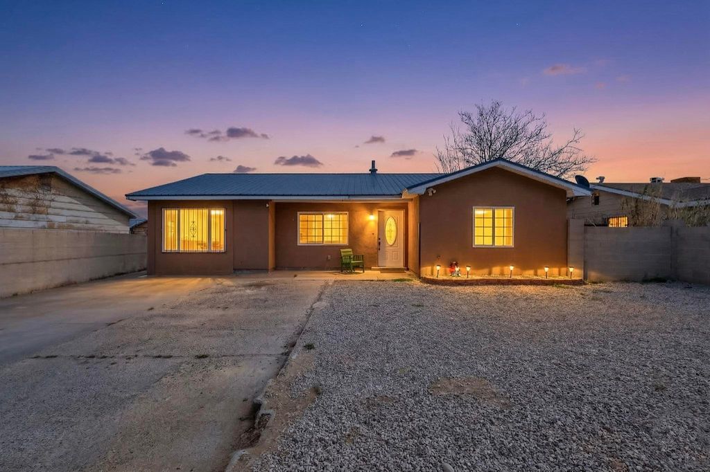 Image 2 of property listing at 1233 Jenaro Street SW, Albuquerque, NM 87121