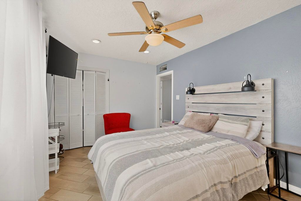 Image 21 of property listing at 1233 Jenaro Street SW, Albuquerque, NM 87121