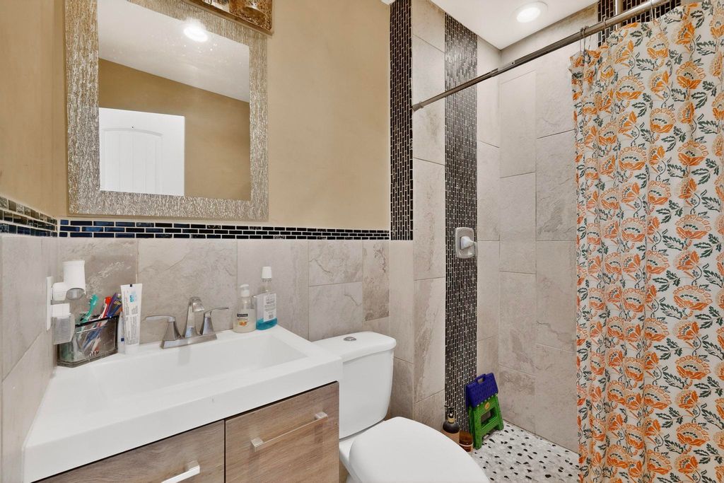 Image 22 of property listing at 1233 Jenaro Street SW, Albuquerque, NM 87121