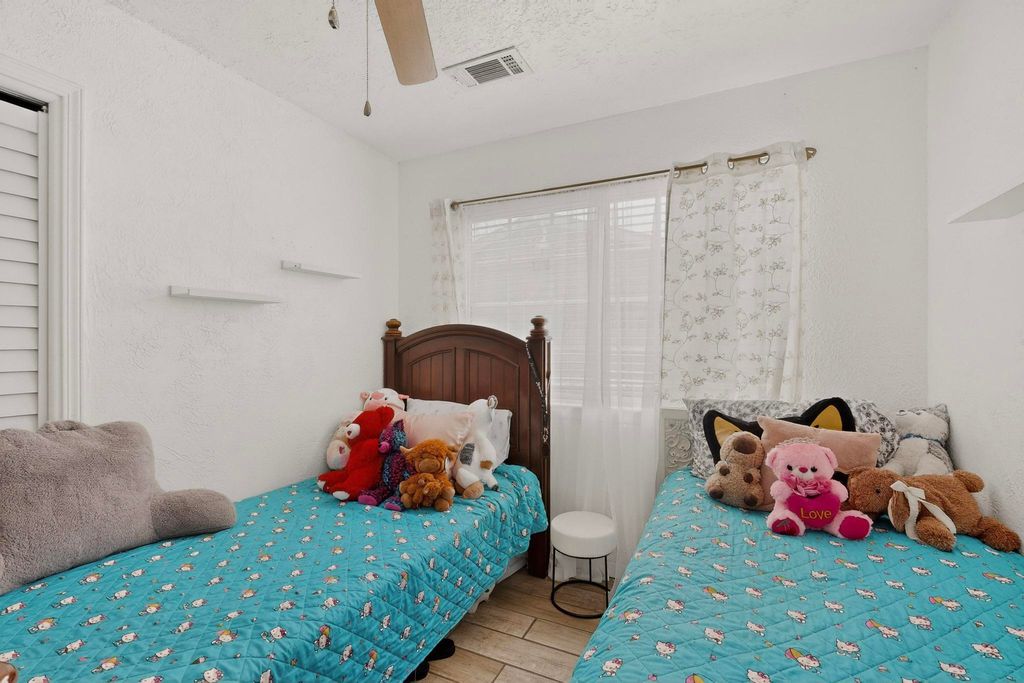 Image 25 of property listing at 1233 Jenaro Street SW, Albuquerque, NM 87121