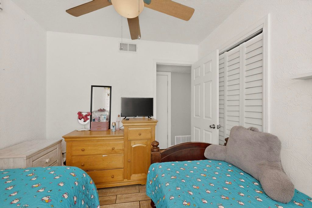 Image 26 of property listing at 1233 Jenaro Street SW, Albuquerque, NM 87121