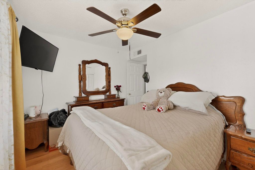 Image 28 of property listing at 1233 Jenaro Street SW, Albuquerque, NM 87121