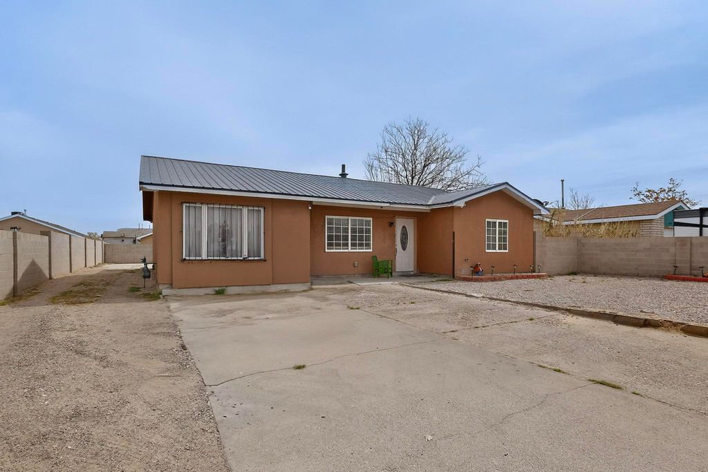 Image 3 of property listing at 1233 Jenaro Street SW, Albuquerque, NM 87121