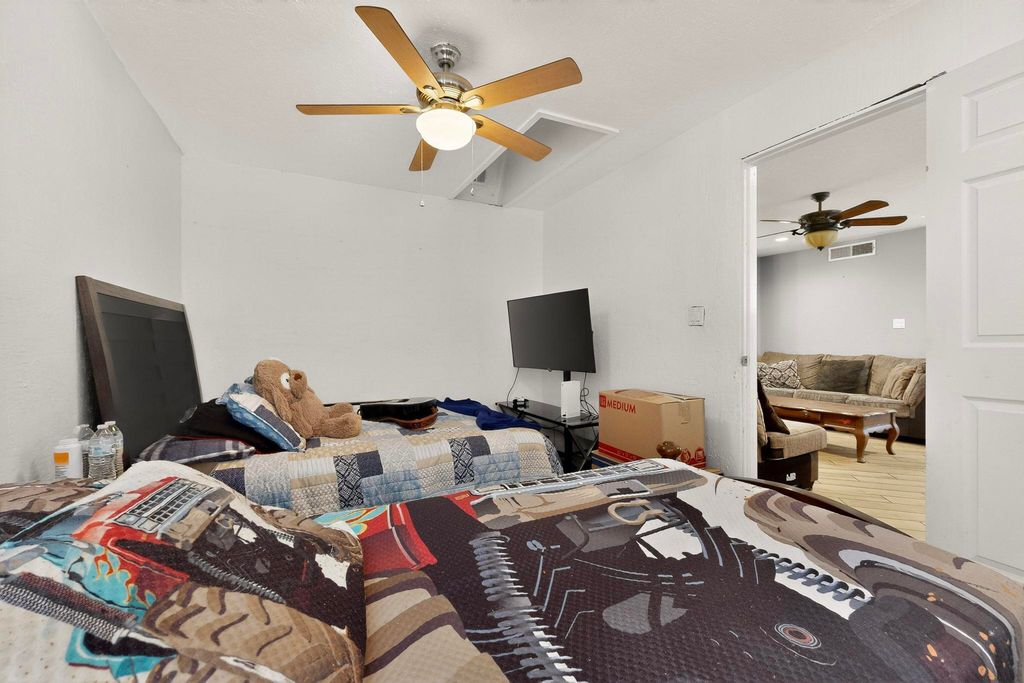 Image 33 of property listing at 1233 Jenaro Street SW, Albuquerque, NM 87121