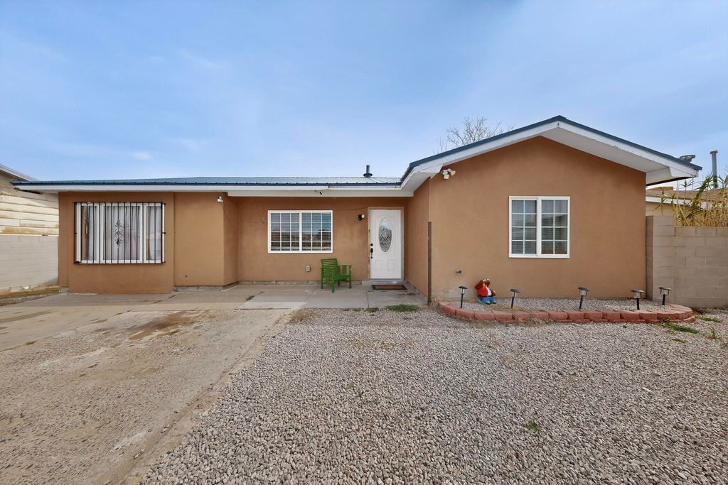 Image 5 of property listing at 1233 Jenaro Street SW, Albuquerque, NM 87121