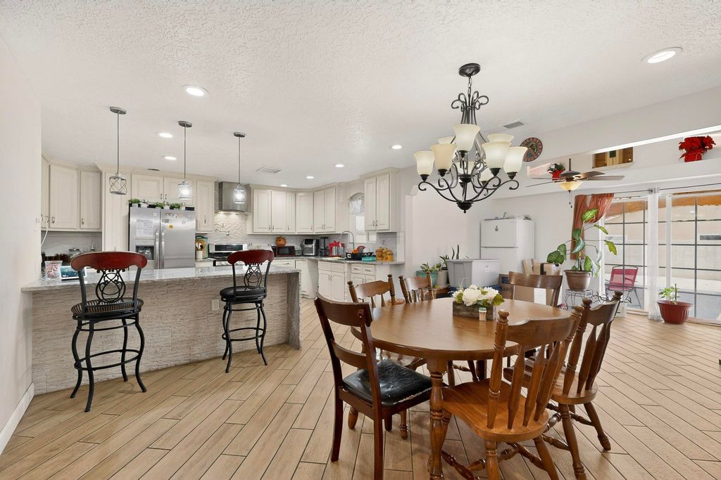 Image 9 of property listing at 1233 Jenaro Street SW, Albuquerque, NM 87121