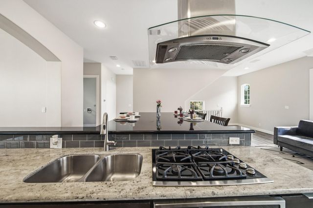 5525 Petty Street A, Houston, TX 77007