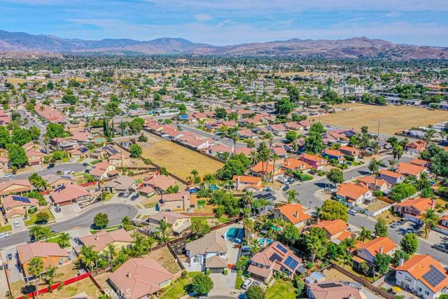 810 Coramdeo Court, Hemet, CA 92543