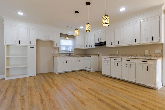 381 Fountain Lake Drive, Eutawville, SC 29048