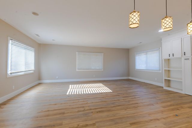 381 Fountain Lake Drive, Eutawville, SC 29048