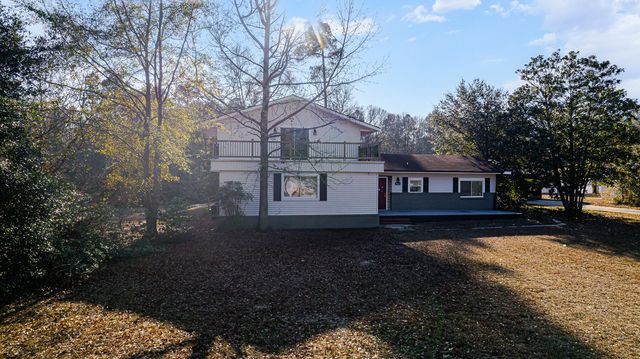 381 Fountain Lake Drive, Eutawville, SC 29048