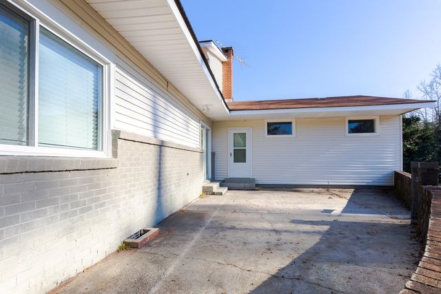 381 Fountain Lake Drive, Eutawville, SC 29048