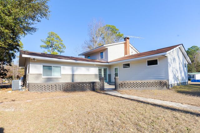 381 Fountain Lake Drive, Eutawville, SC 29048