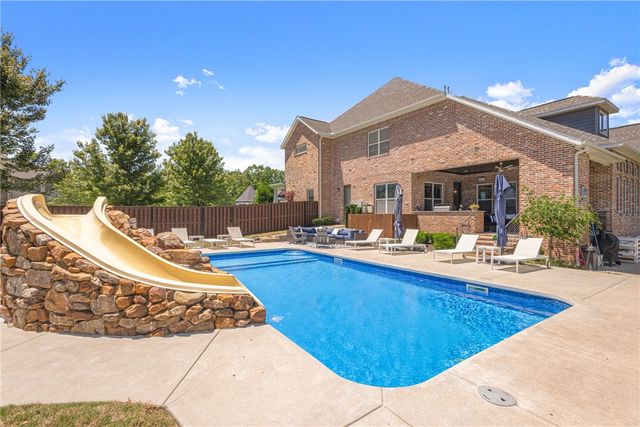 3601 Oak Tree Drive, Centerton, AR 72719
