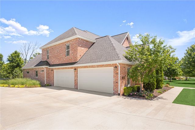 3601 Oak Tree Drive, Centerton, AR 72719