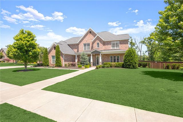 3601 Oak Tree Drive, Centerton, AR 72719